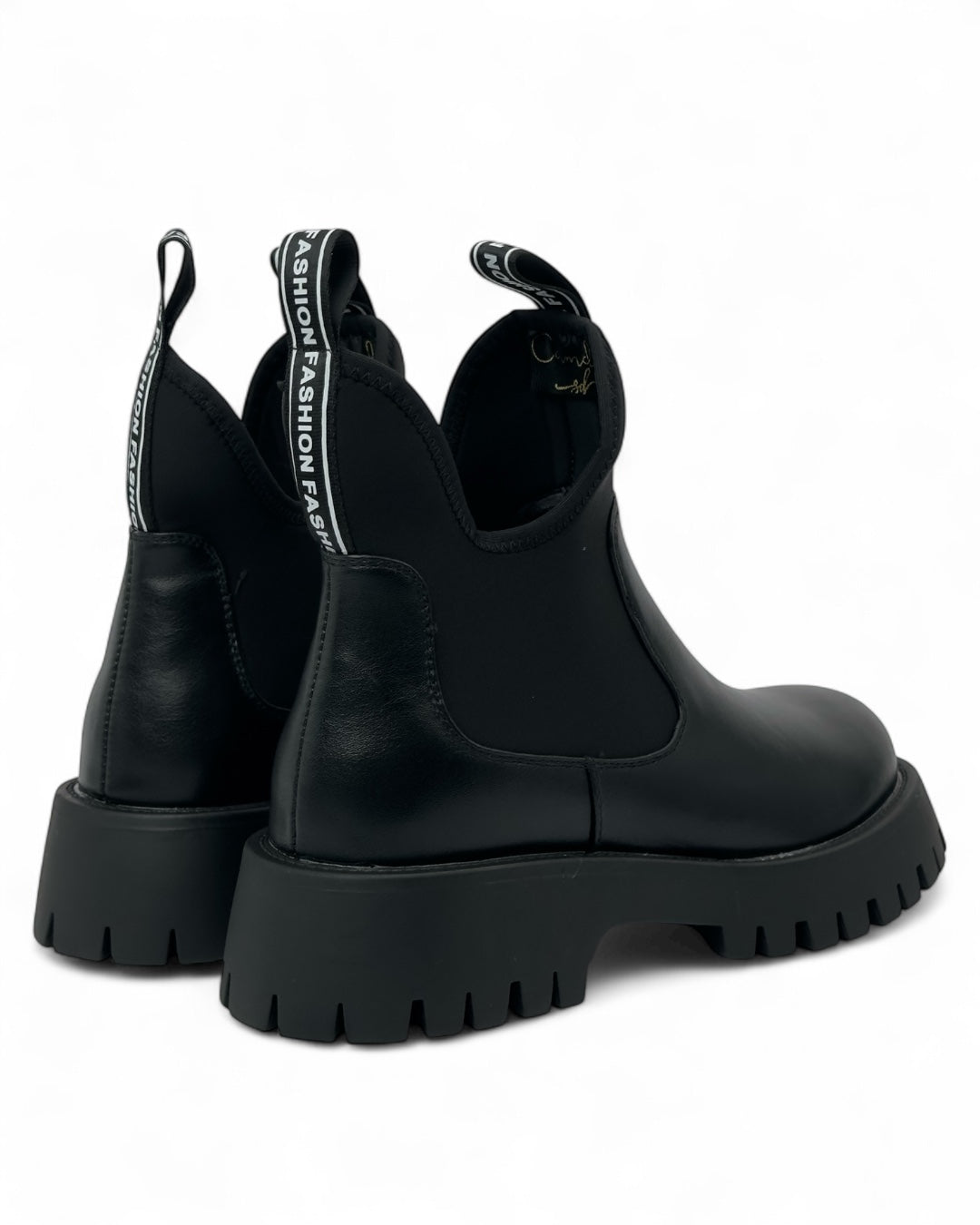 حذاء جلدي بنعل سميك ومطاط جانبي