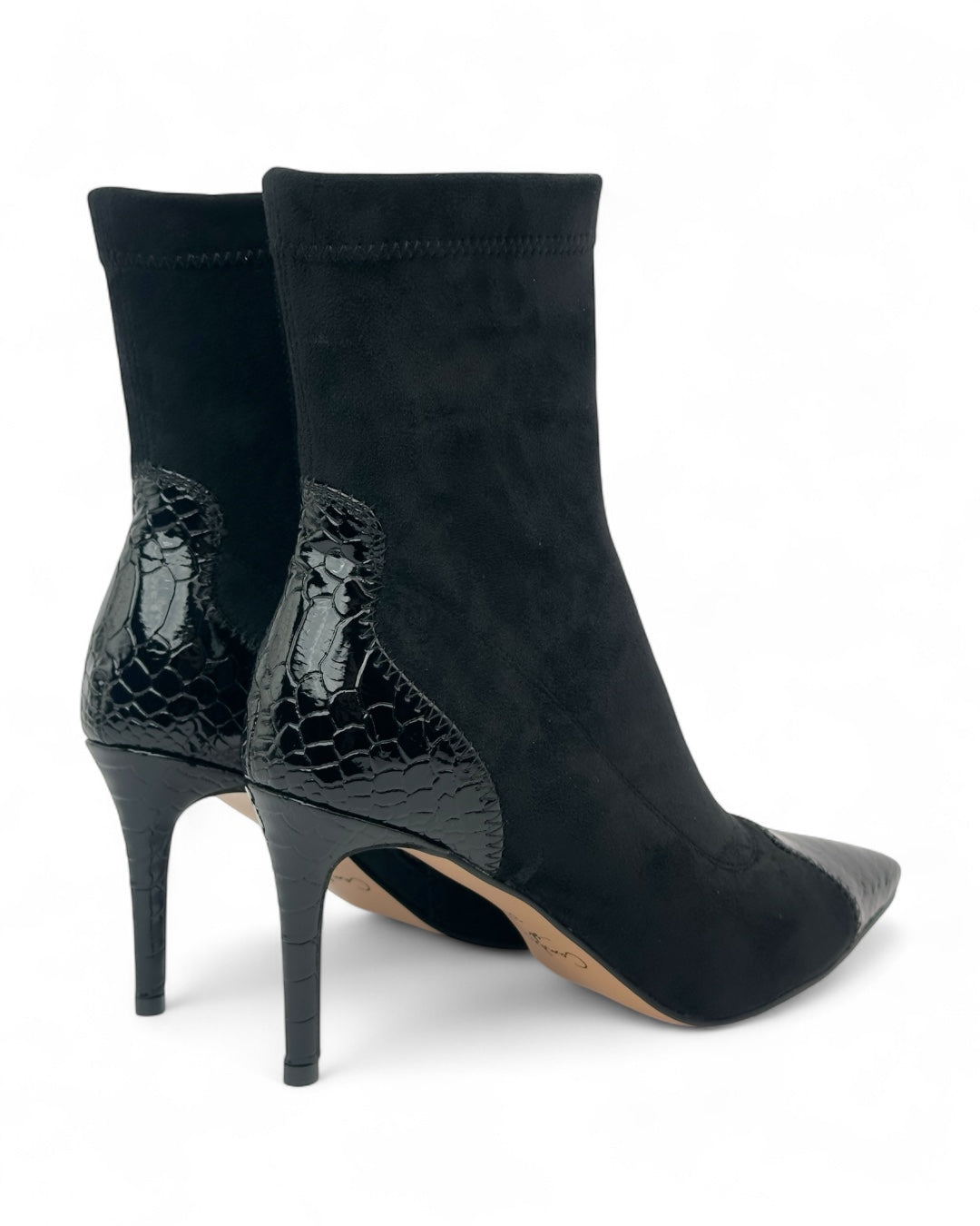 حذاء ذو مقدمة وكعب بنقشة جلد التمساح