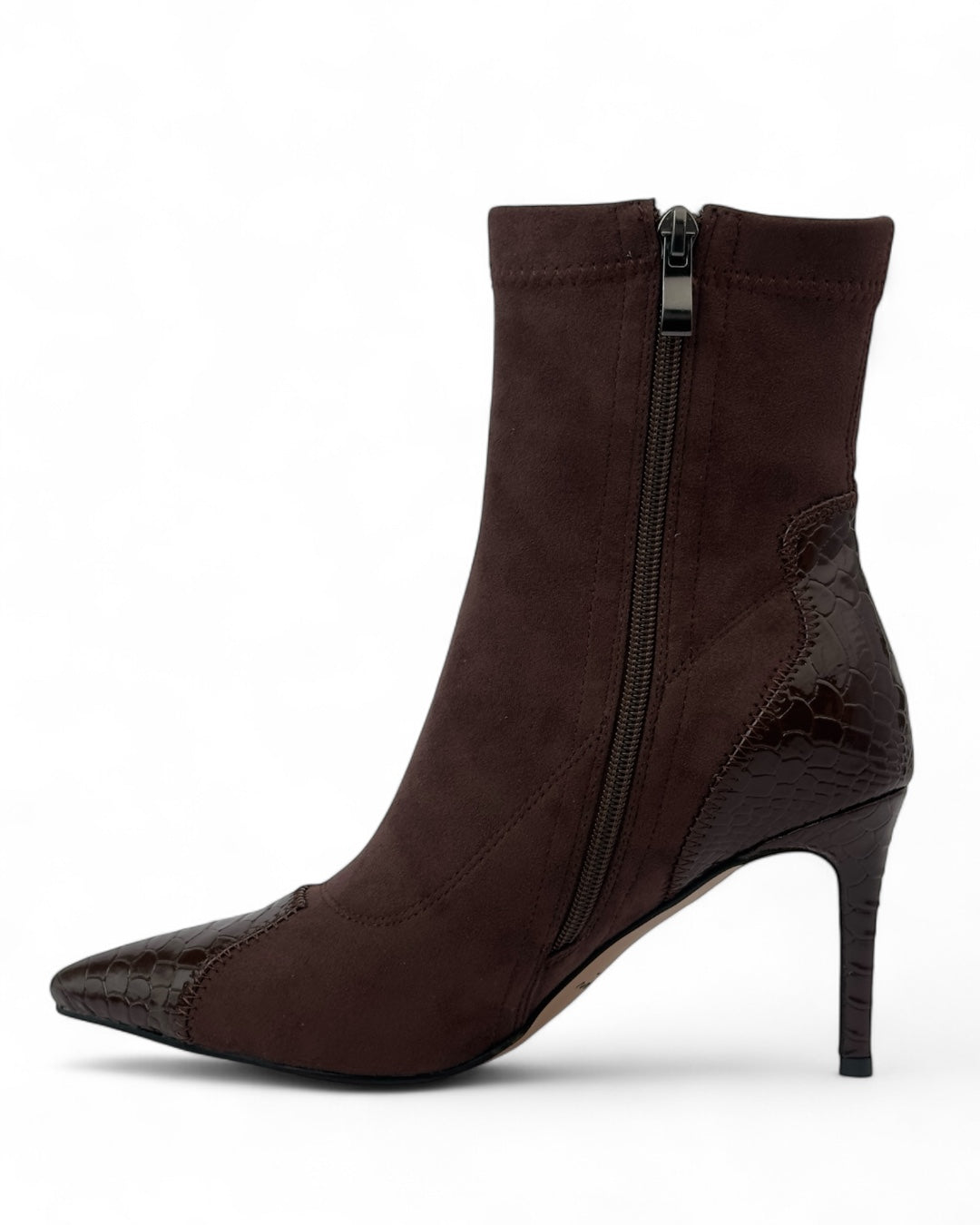 حذاء ذو مقدمة وكعب بنقشة جلد التمساح