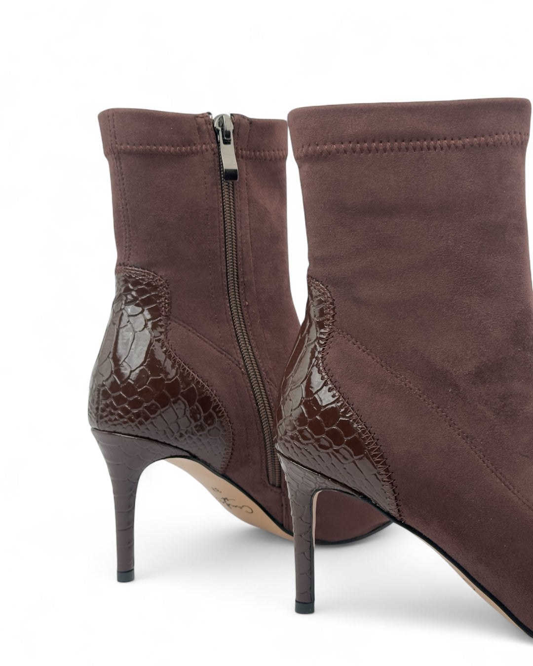 حذاء ذو مقدمة وكعب بنقشة جلد التمساح