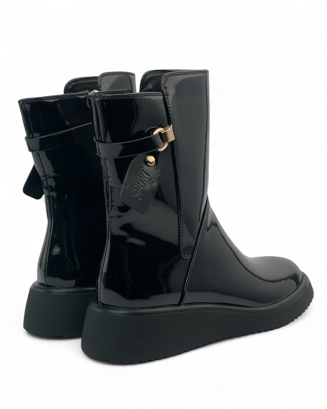 حذاء من الجلد الأملس بنعل سميك