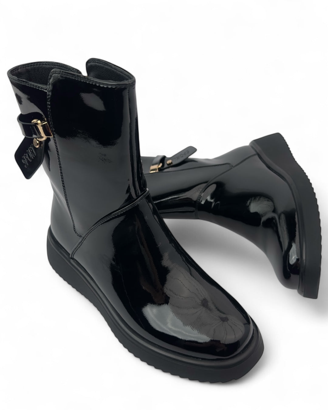 حذاء من الجلد الأملس بنعل سميك