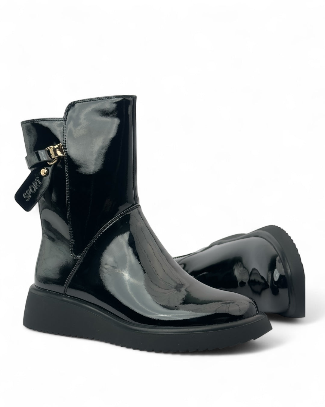 حذاء من الجلد الأملس بنعل سميك