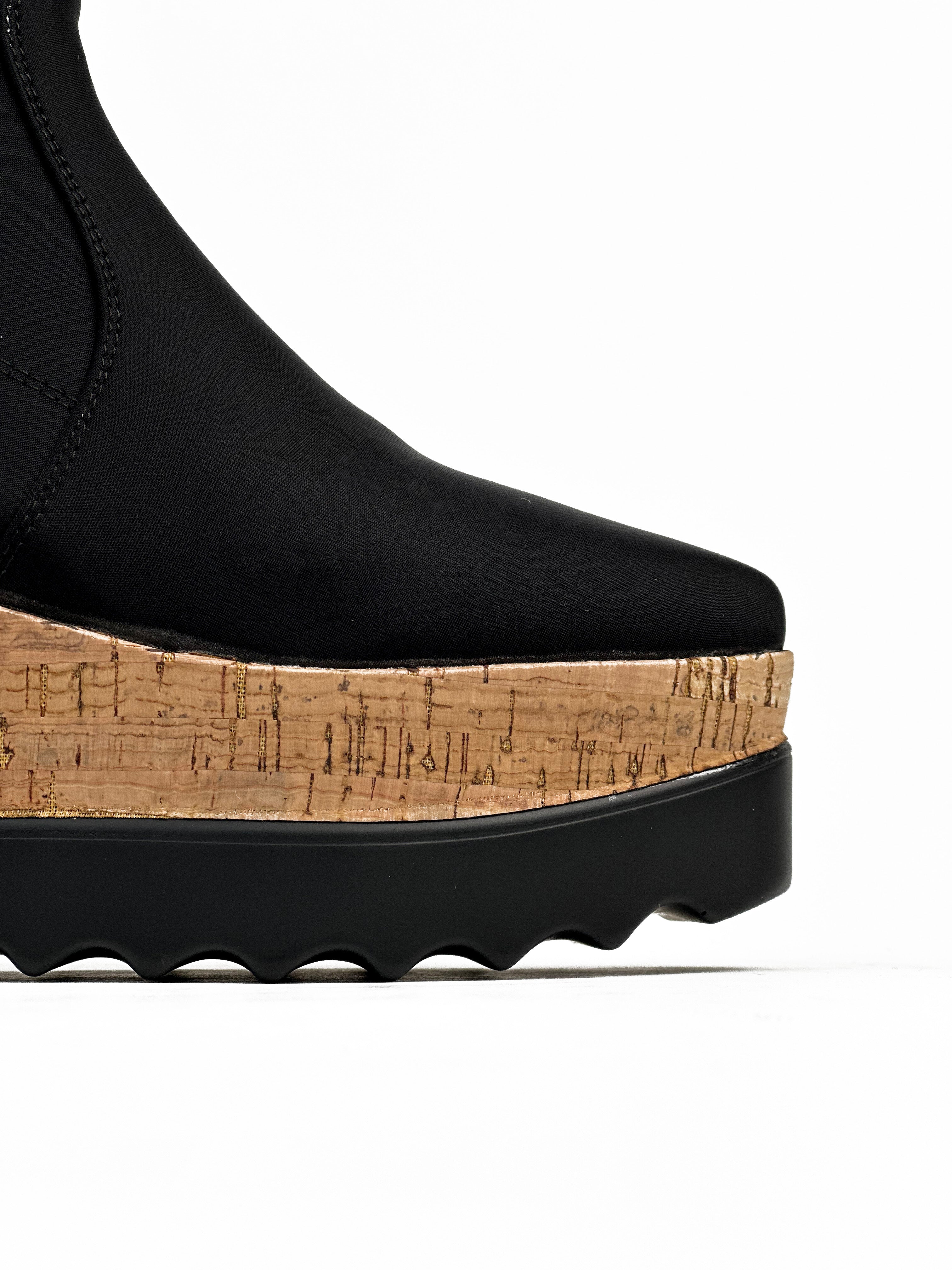 أحذية عمل سوداء قصيرة