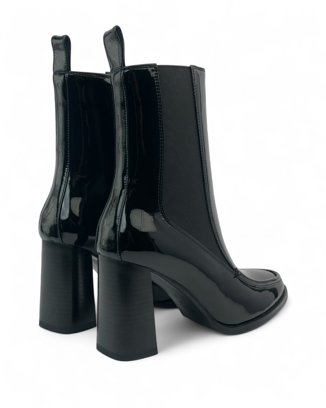 حذاء تشيلسي من الجلد ذو مقدمة مربعة