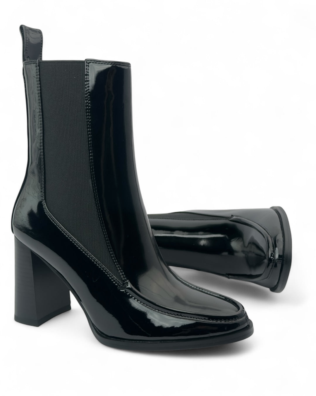 حذاء تشيلسي من الجلد ذو مقدمة مربعة