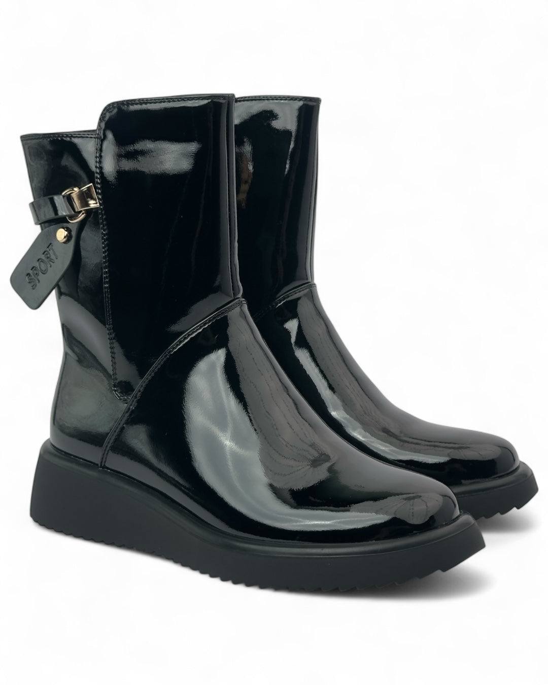 حذاء من الجلد الأملس بنعل سميك