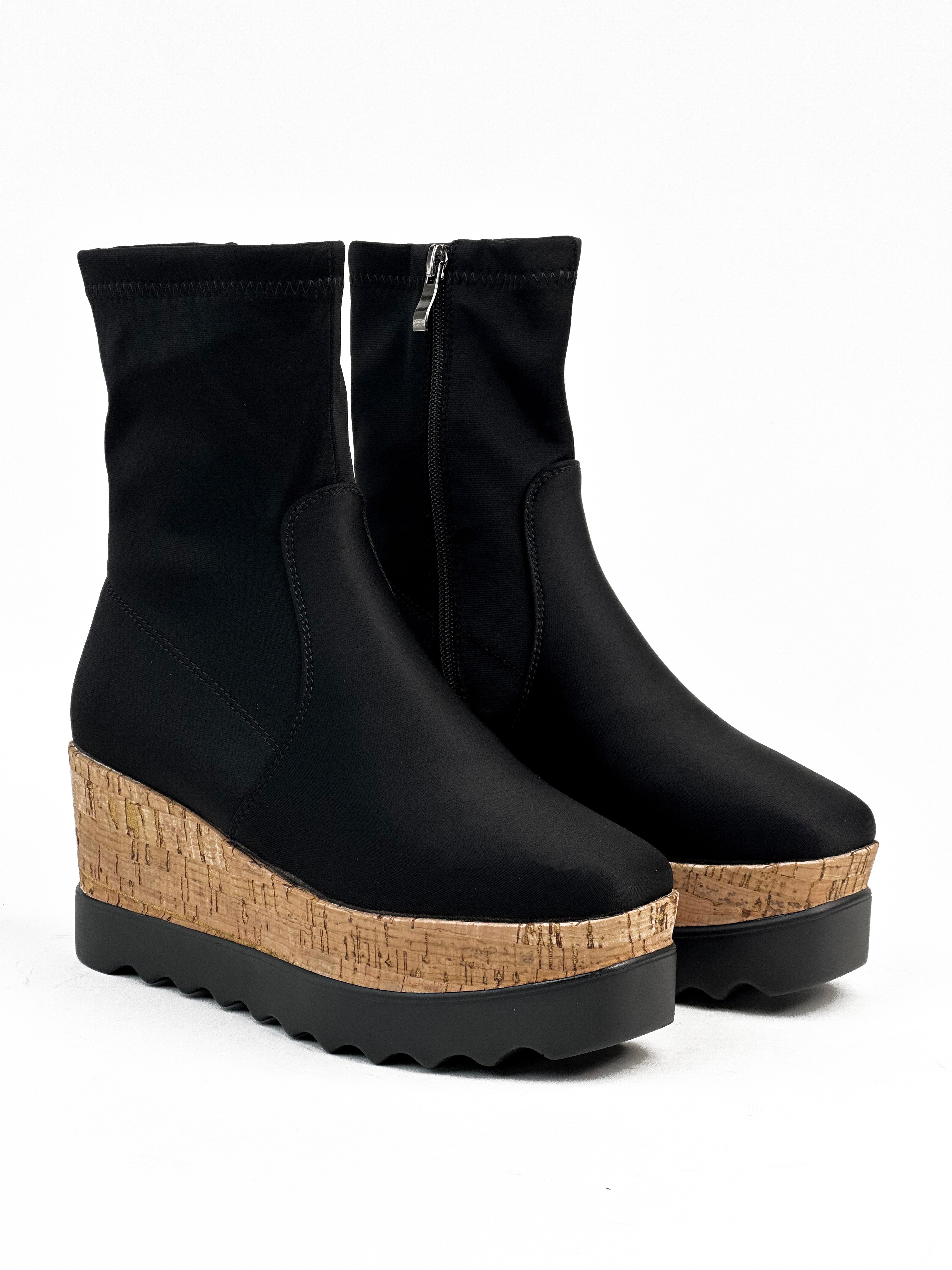 أحذية عمل سوداء قصيرة