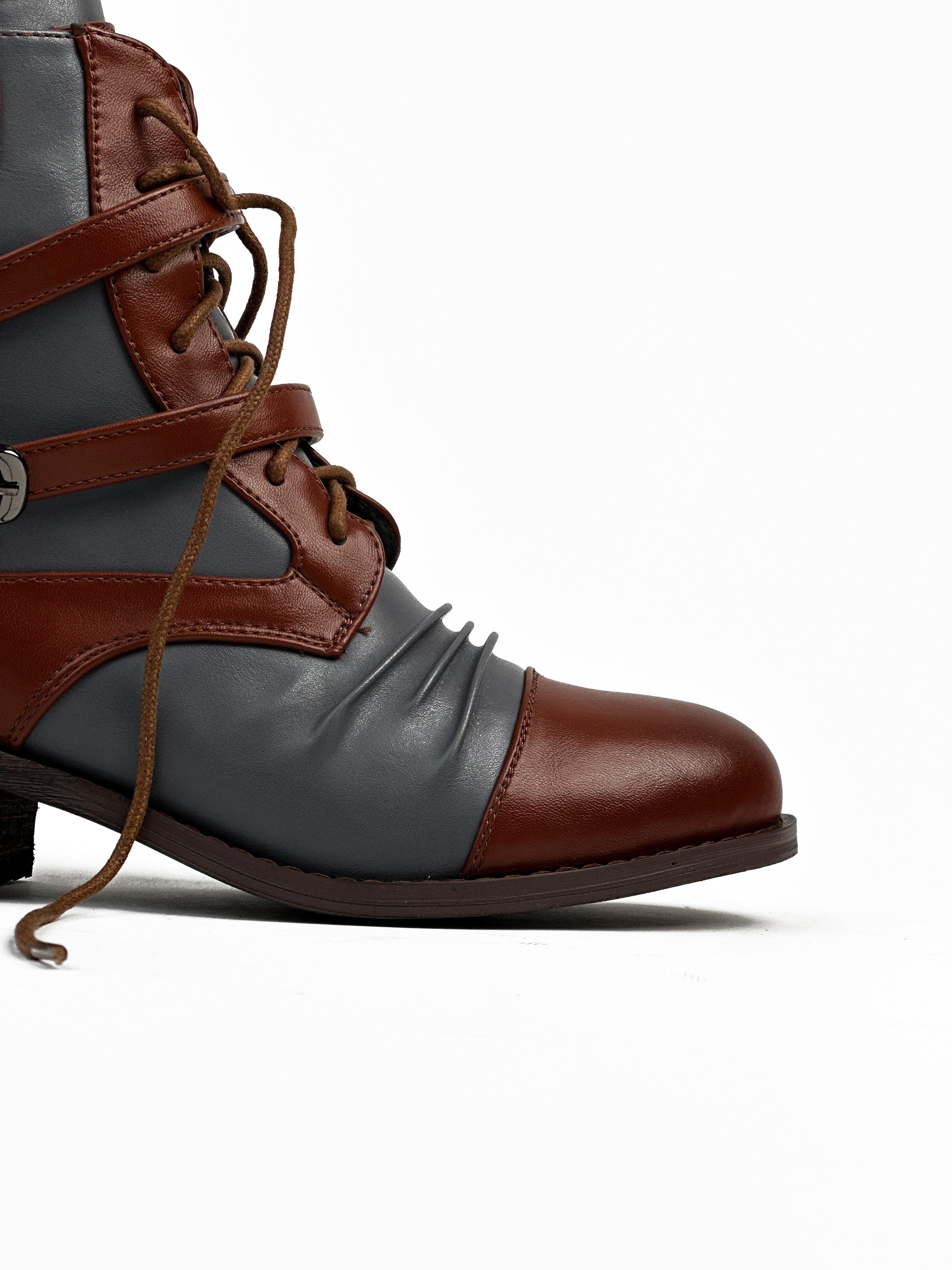 מגף עור קצר בצבעי חום וכחול