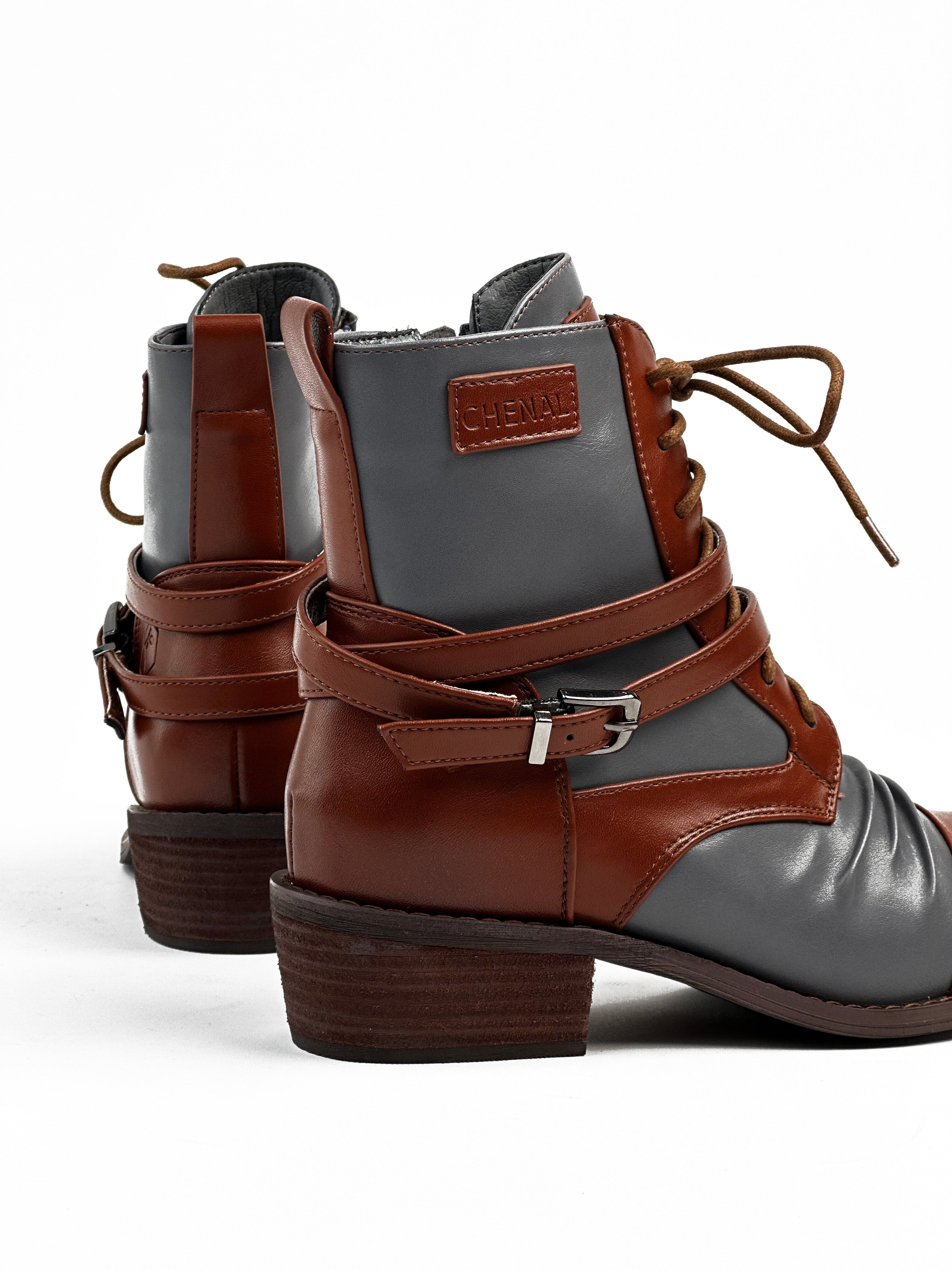 מגף עור קצר בצבעי חום וכחול