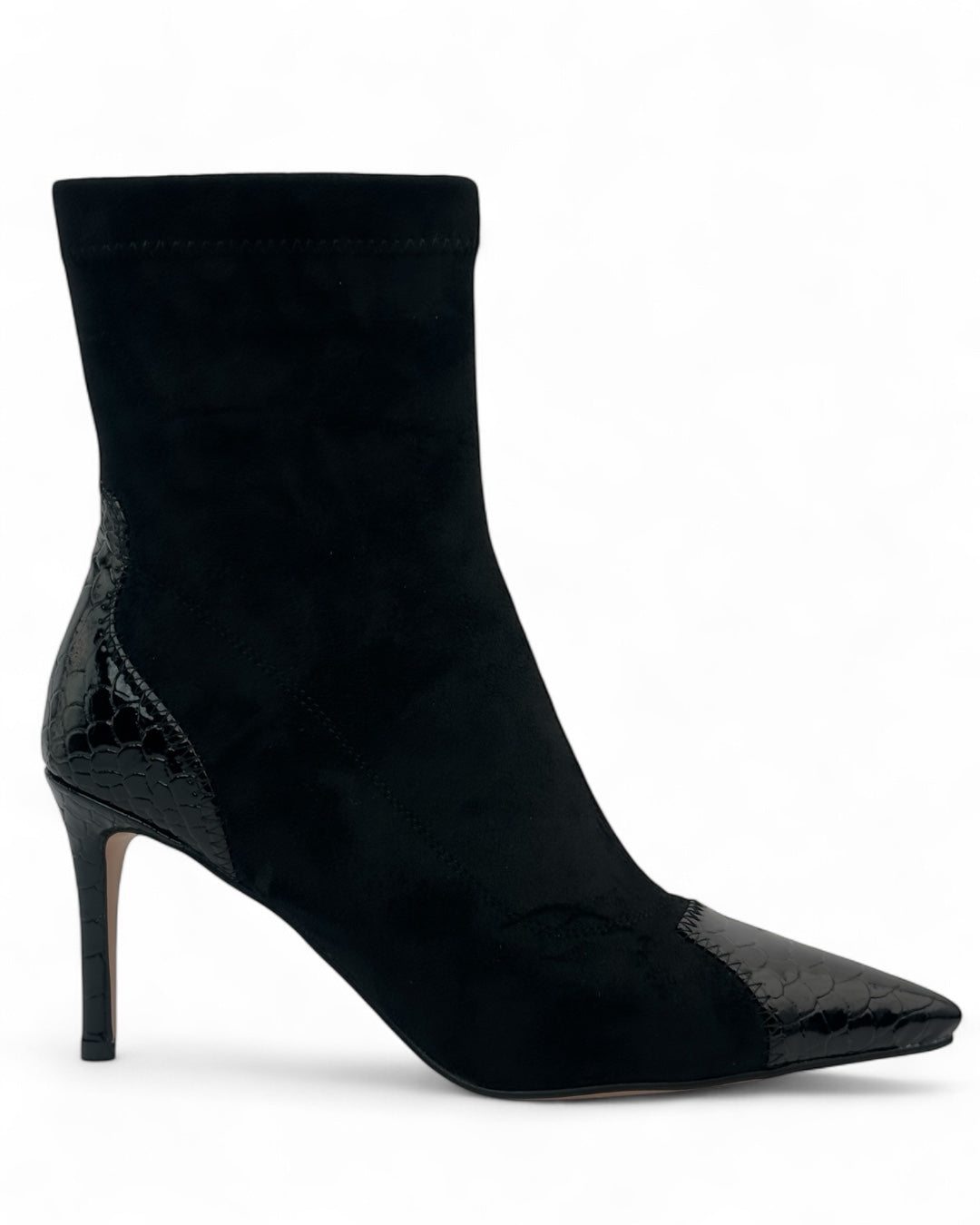 حذاء ذو مقدمة وكعب بنقشة جلد التمساح