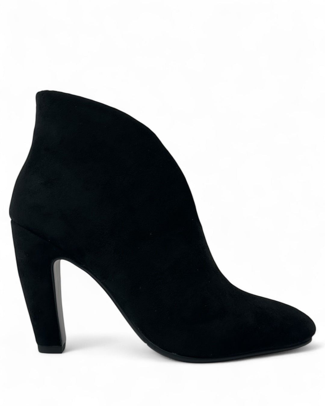 حذاء من جلد الغزال بكعب سميك وفتحة أمامية