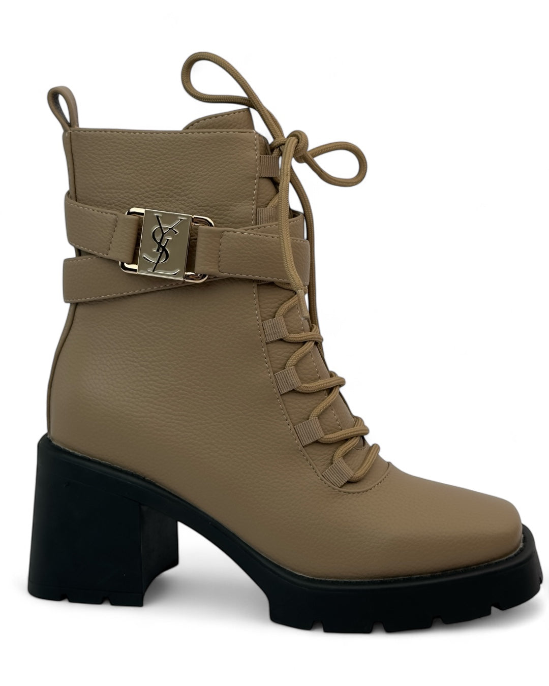 حذاء برباط وكعب عريض