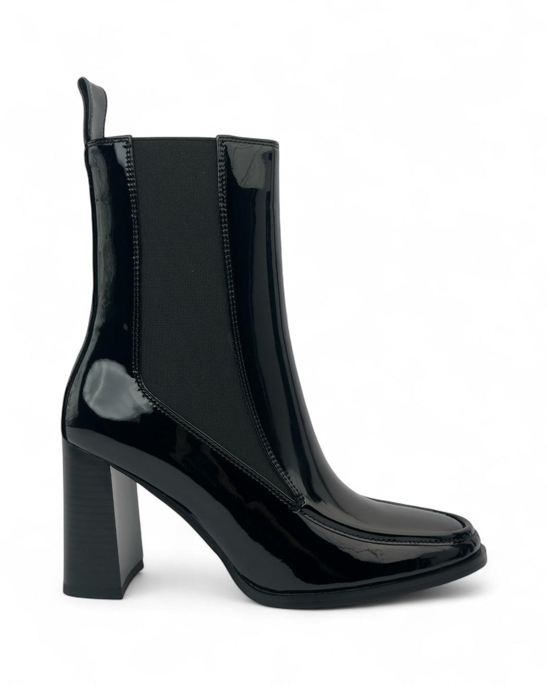 حذاء تشيلسي من الجلد ذو مقدمة مربعة