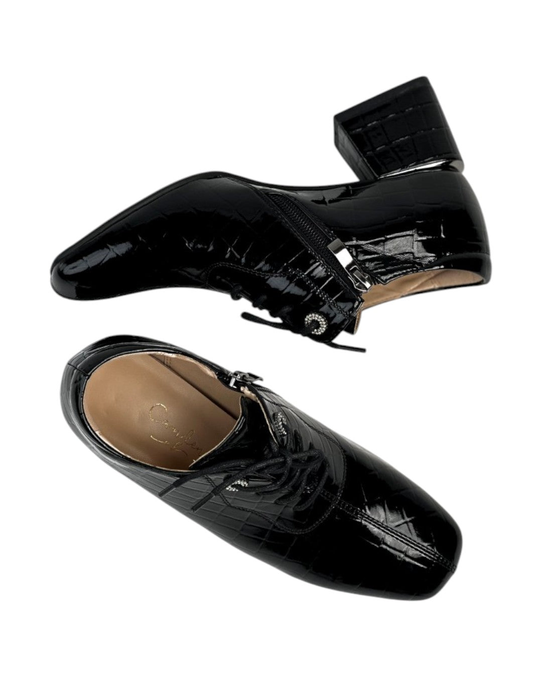 حذاء لوفر "طبي" ذو شبكة ذهبية واسعة ومقدمة مربعة