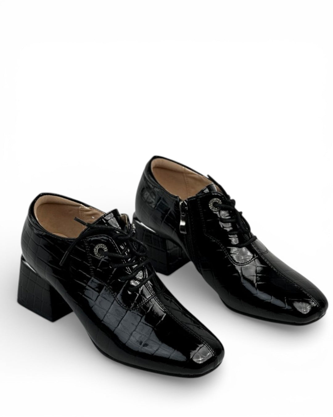 حذاء لوفر "طبي" ذو شبكة ذهبية واسعة ومقدمة مربعة