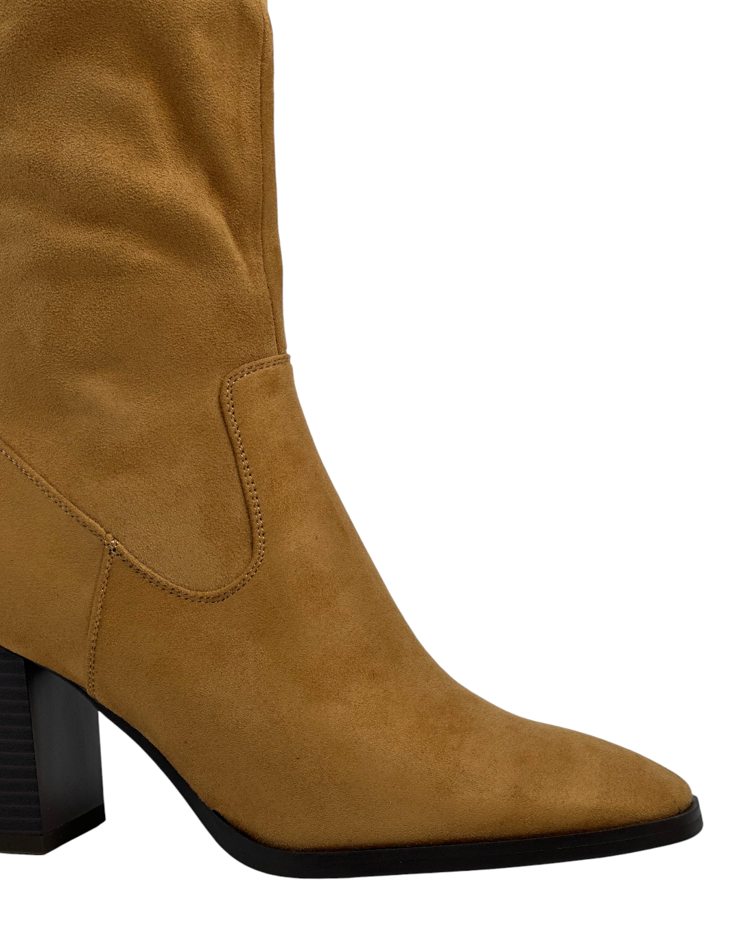 حذاء من جلد الغزال بلون الجمل ذو ساق عالية