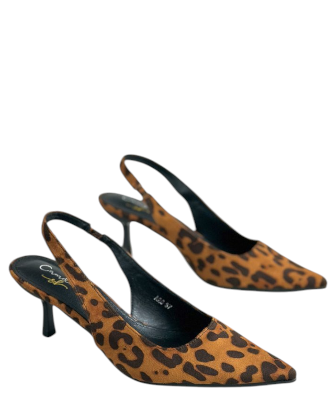 أحذية بكعب عالٍ مدببة من الأمام