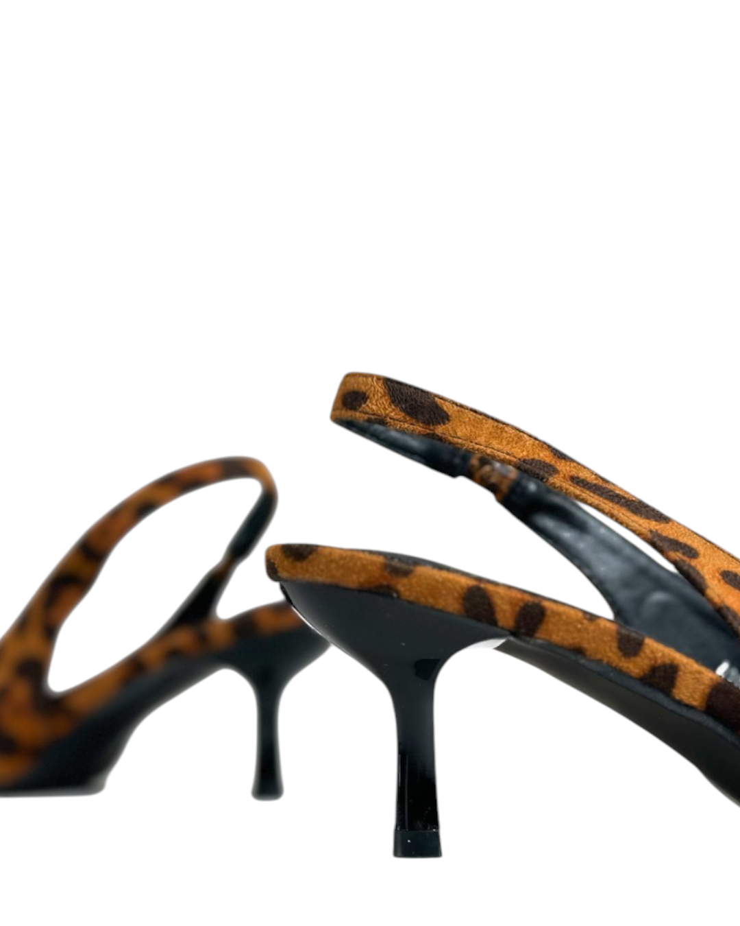 أحذية بكعب عالٍ مدببة من الأمام