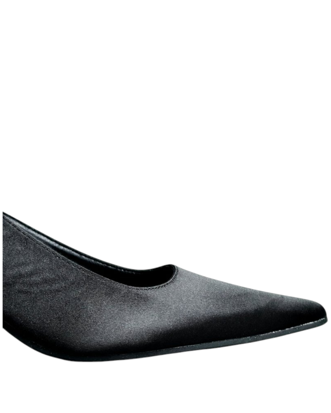 أحذية بكعب عالٍ مدببة من الأمام