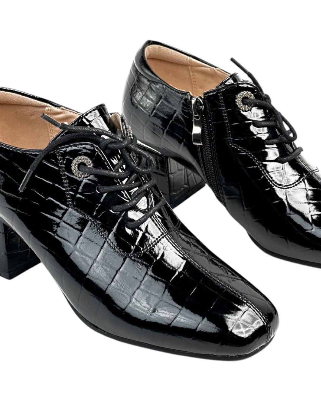 حذاء لوفر "طبي" ذو شبكة ذهبية واسعة ومقدمة مربعة