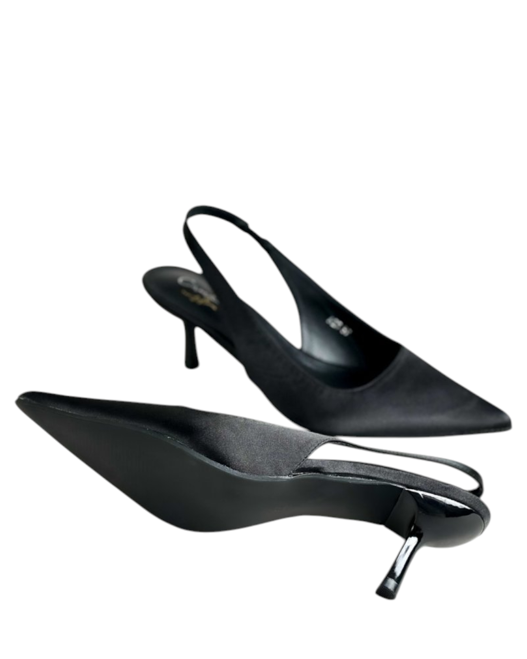 أحذية بكعب عالٍ مدببة من الأمام