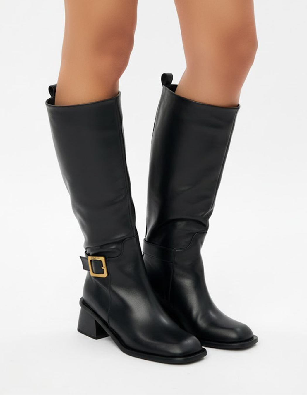 حذاء طويل من الجلد ذو مقدمة مربعة وكعب عريض