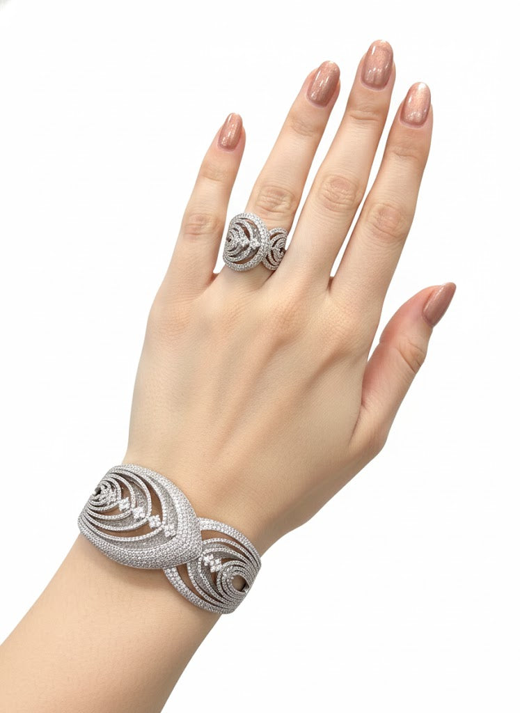 طقم سوار وخاتم مرصع بأحجار الزركون