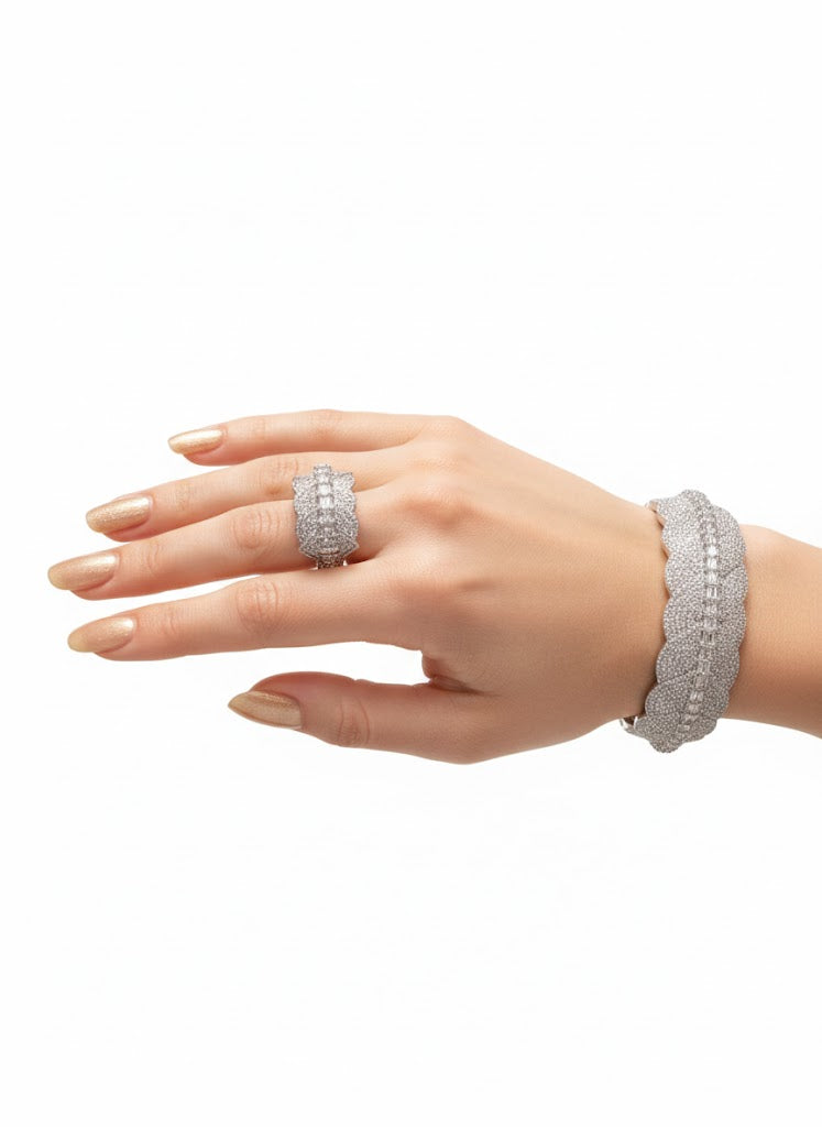 طقم سوار وخاتم مرصع بأحجار الزركون