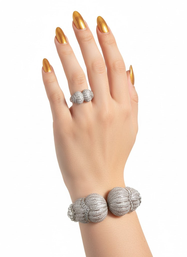 طقم سوار وخاتم مرصع بأحجار الزركون