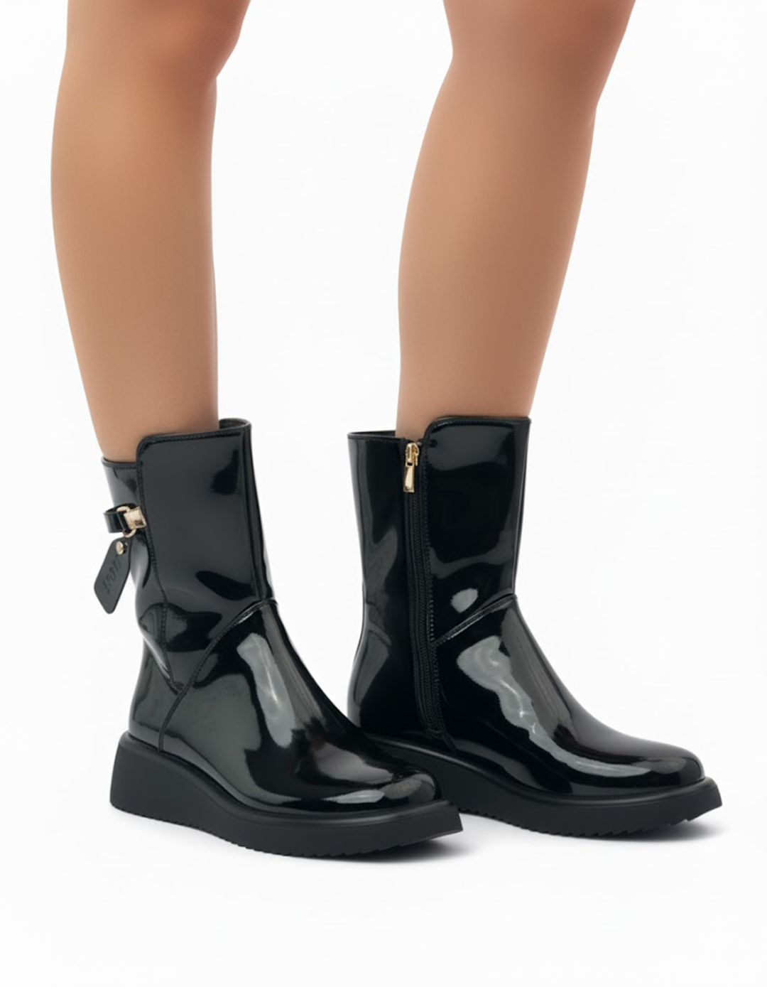 حذاء من الجلد الأملس بنعل سميك