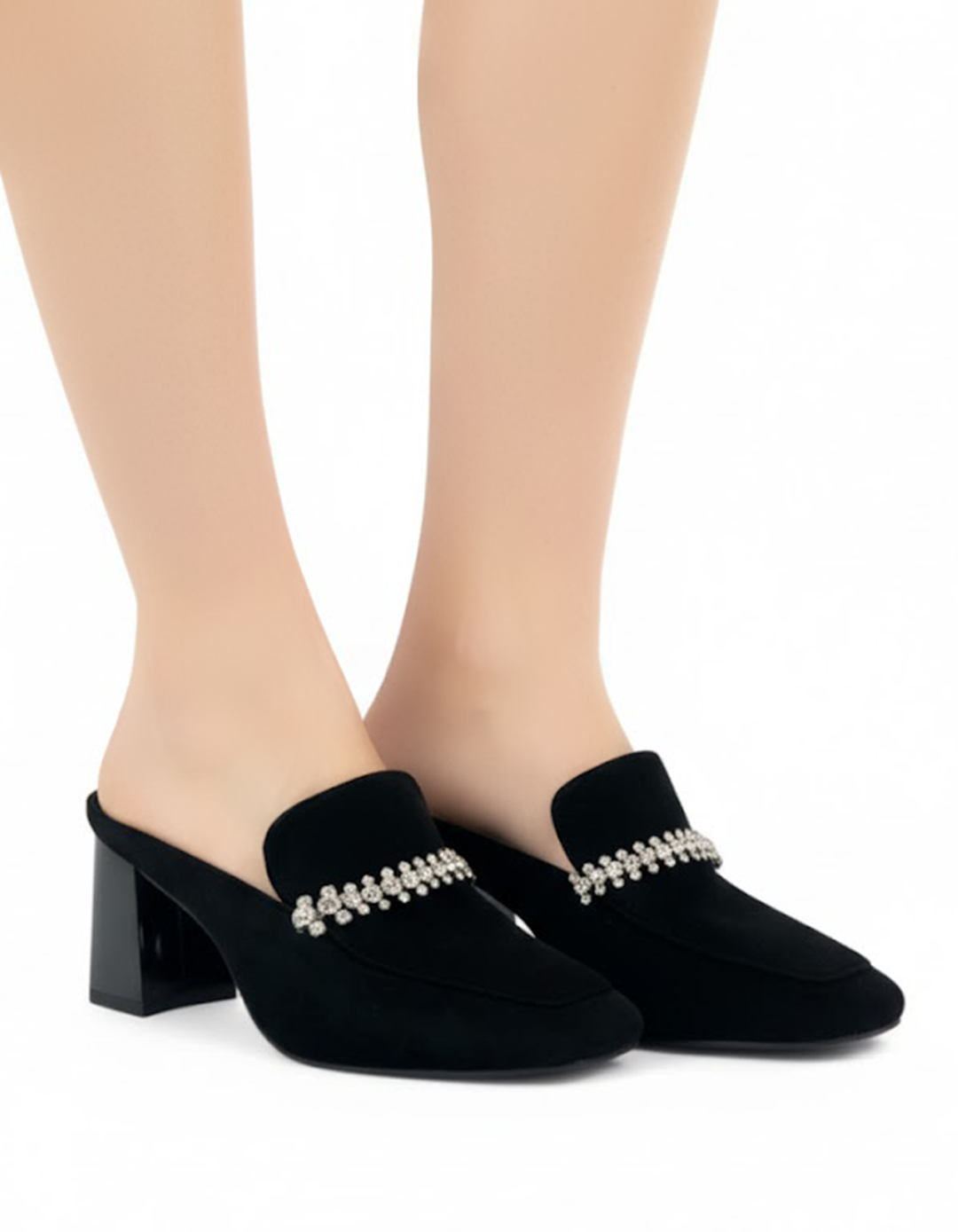 حذاء مخملي بكعب عريض.