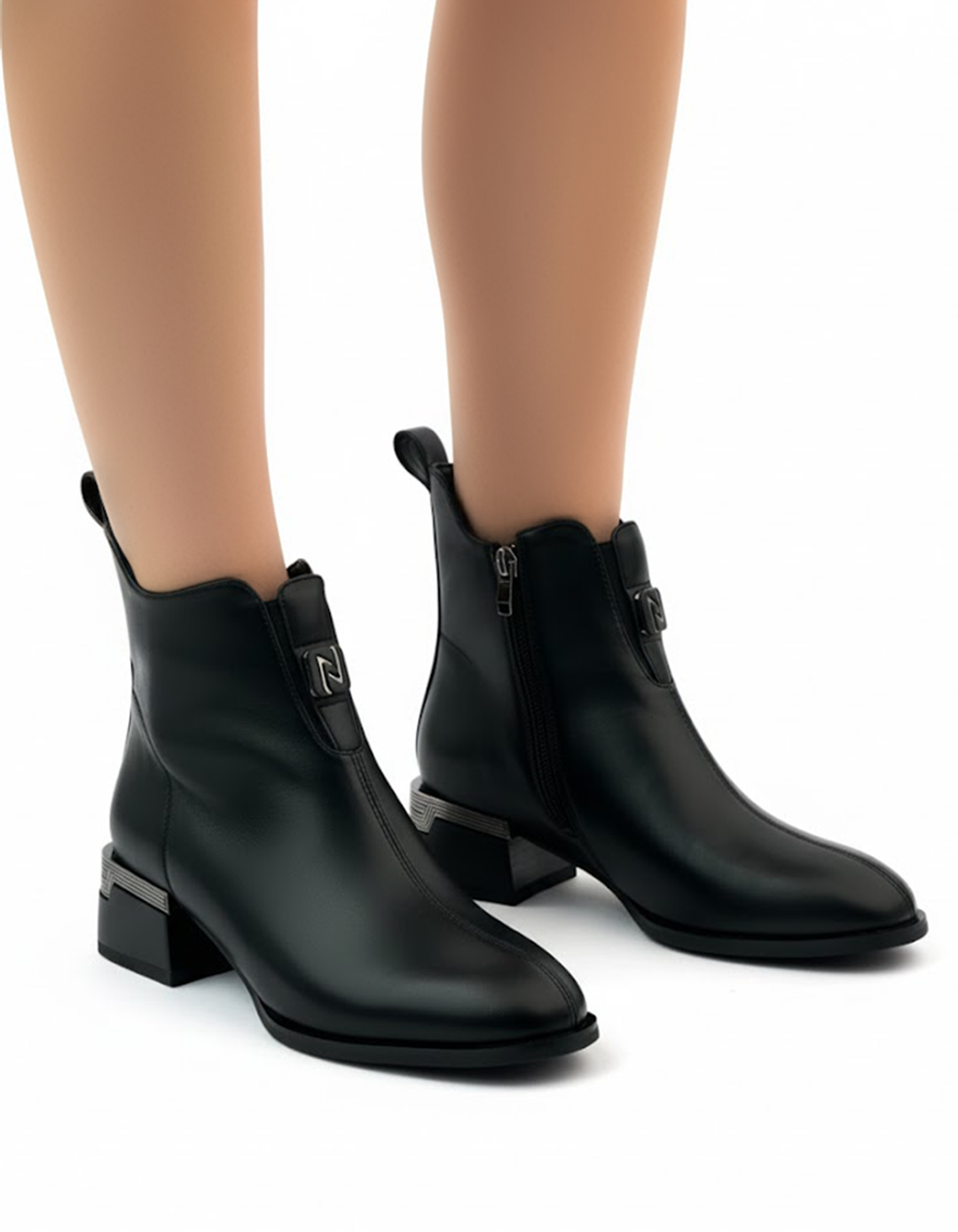 حذاء بكعب عريض مزود بسحاب من الجلد