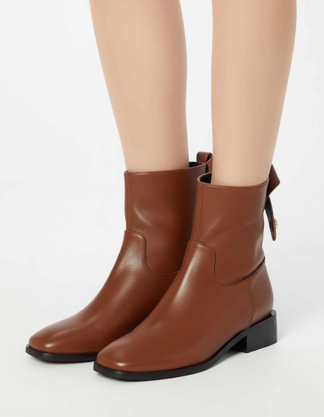 حذاء قصير أنيق مزين بفيونكة خلفية