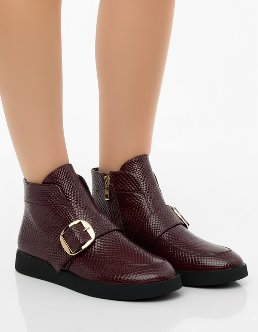 حذاء مسطح بنقشة جلد الثعبان مع مشبك ذهبي